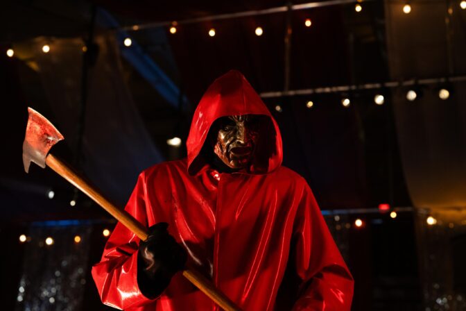 Någon är på väg att bli ett huvud ett kortare på Shadyside Highs skolbal