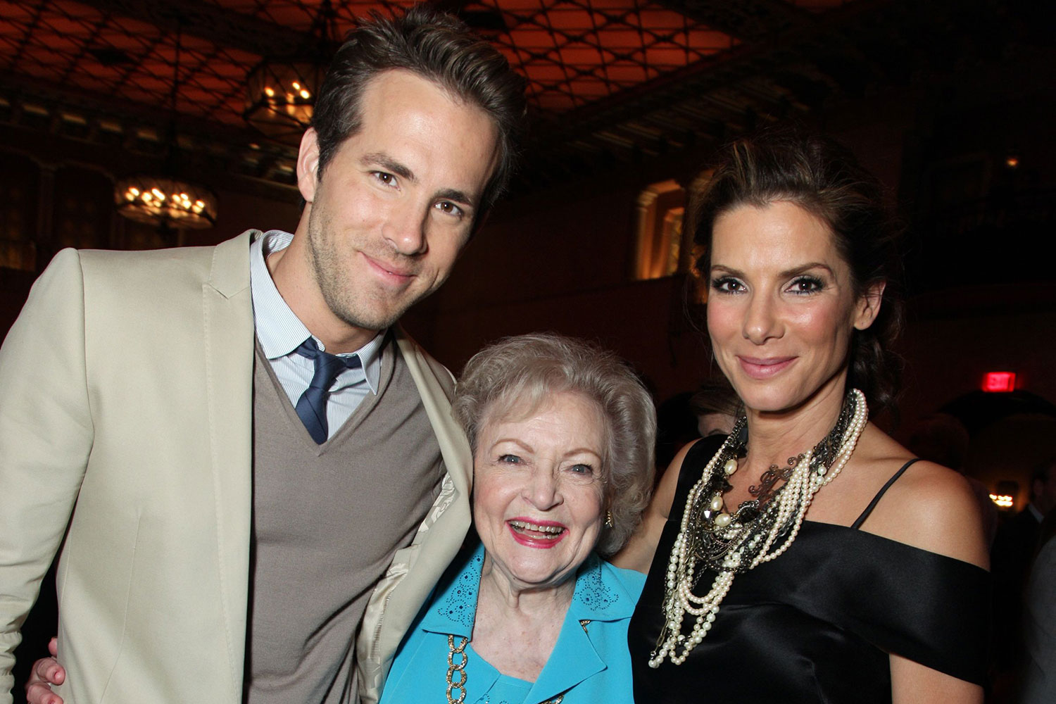 Abstract abstract art 3d 31141940 2560 1600