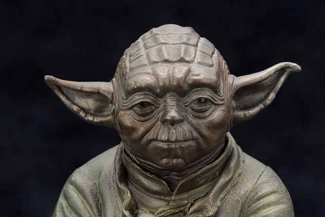 794d61613d74deb6d204c06b64a45b51 star wars staty yoda fountain limited edition closeup