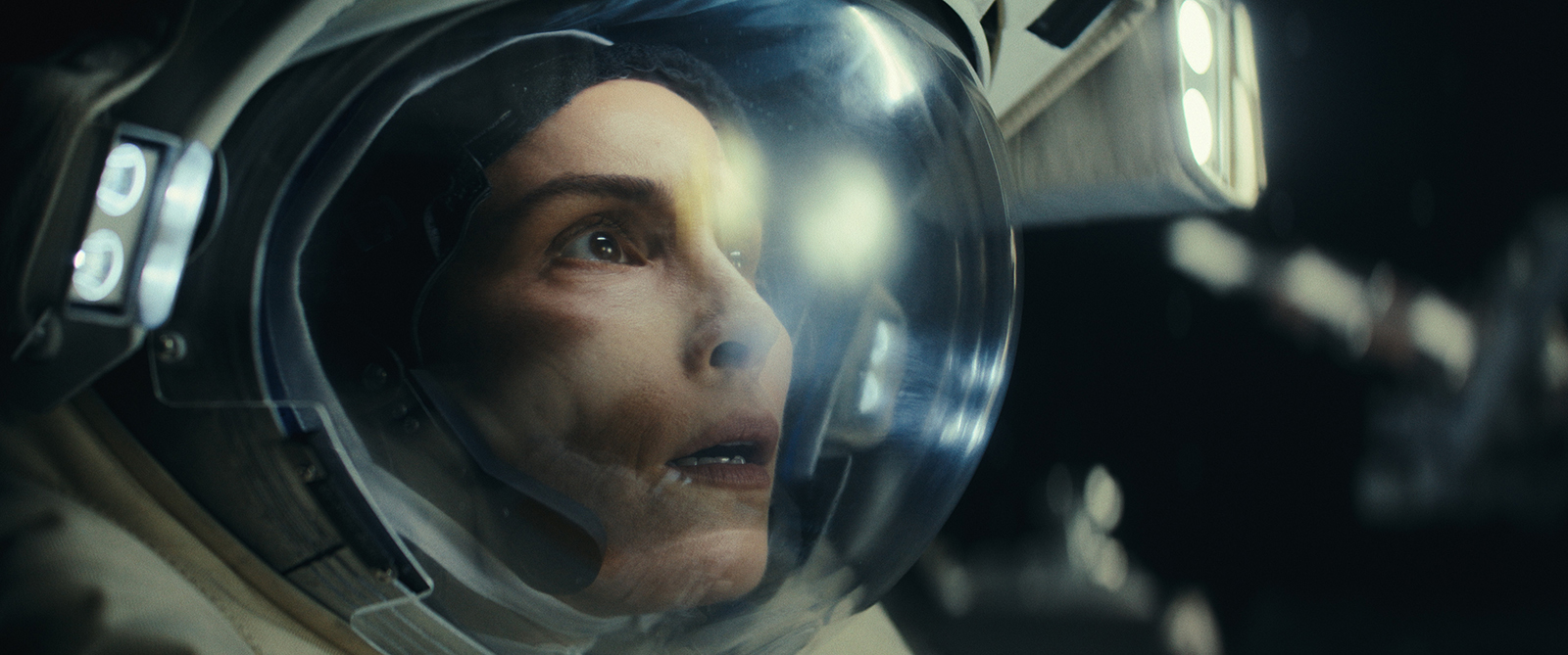 80d127410d2a21beee80fef0d4cebb33 constellation noomi rapace 01