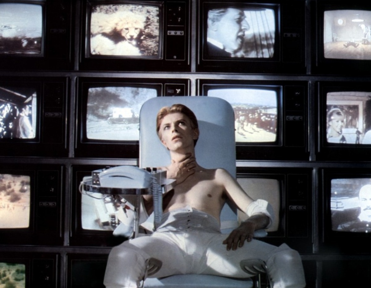 Large 029da73c76e0e51e938089e0538d1c4d man who fell to earth 2