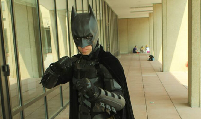 21-åring byggde en egen Batman-dräkt