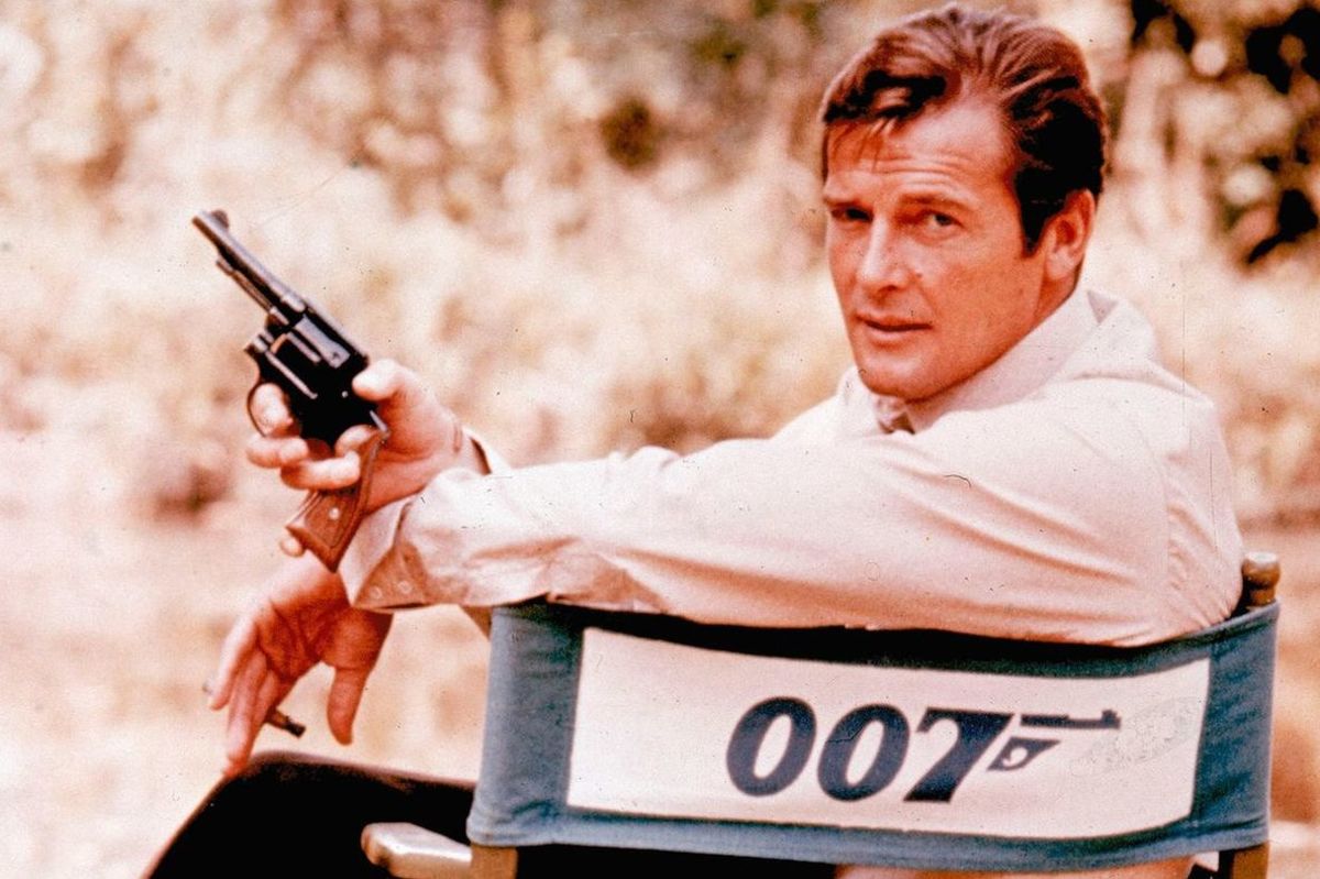 Large 0b14292ea810934d2efd1fbdf118d25b roger moore 007