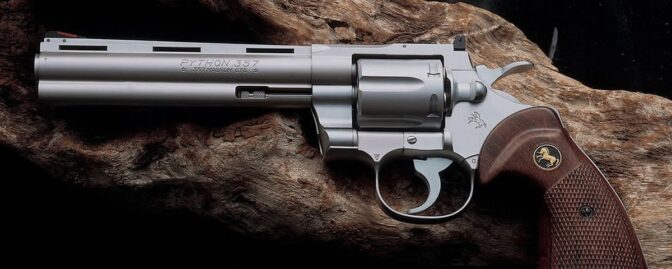 Dennis Lehane skriver western-manus