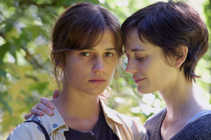 Första bilden på Alicia Vikander och Eva Green i ”Euforia”