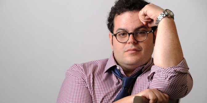 Josh Gad kan spela Roger Ebert