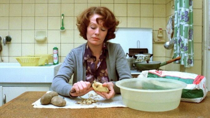 Delphine Seyrig gör ett starkt intryck i mästerliga "Jeanne Dielman".