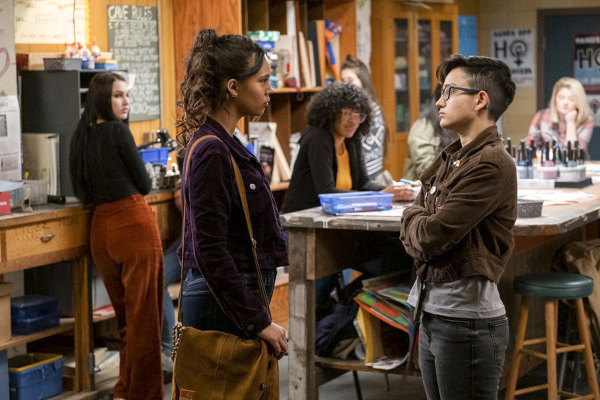 Large 3a3b5bd3f1f916498d88100bfd6a9479 13 reasons why 01