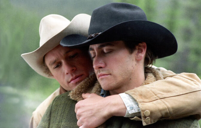 Jake Gyllenhaal och Heath Ledger tycker om varandra lite extra mycket i "Brokeback Mountain".