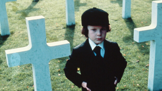 Harvey Stephens som Damien i "Omen"