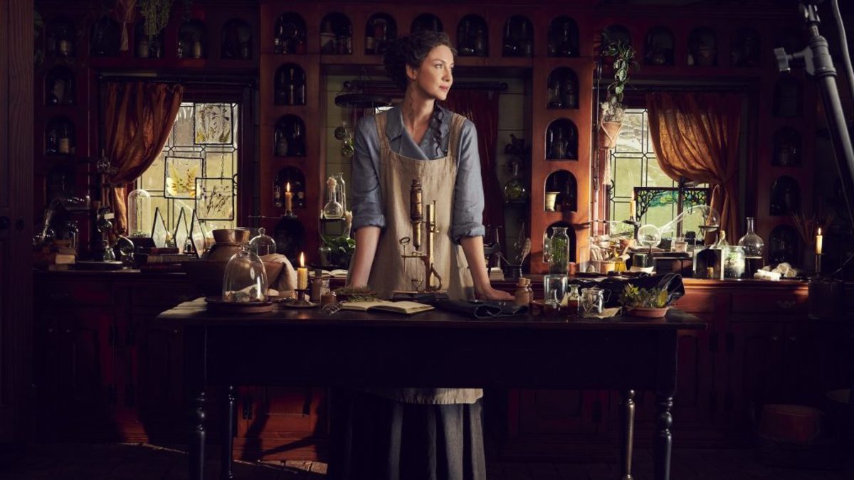 Large 51d4816e80064a62cd3c978c100e30fe outlander season 5 still claire apothecary 1014x570