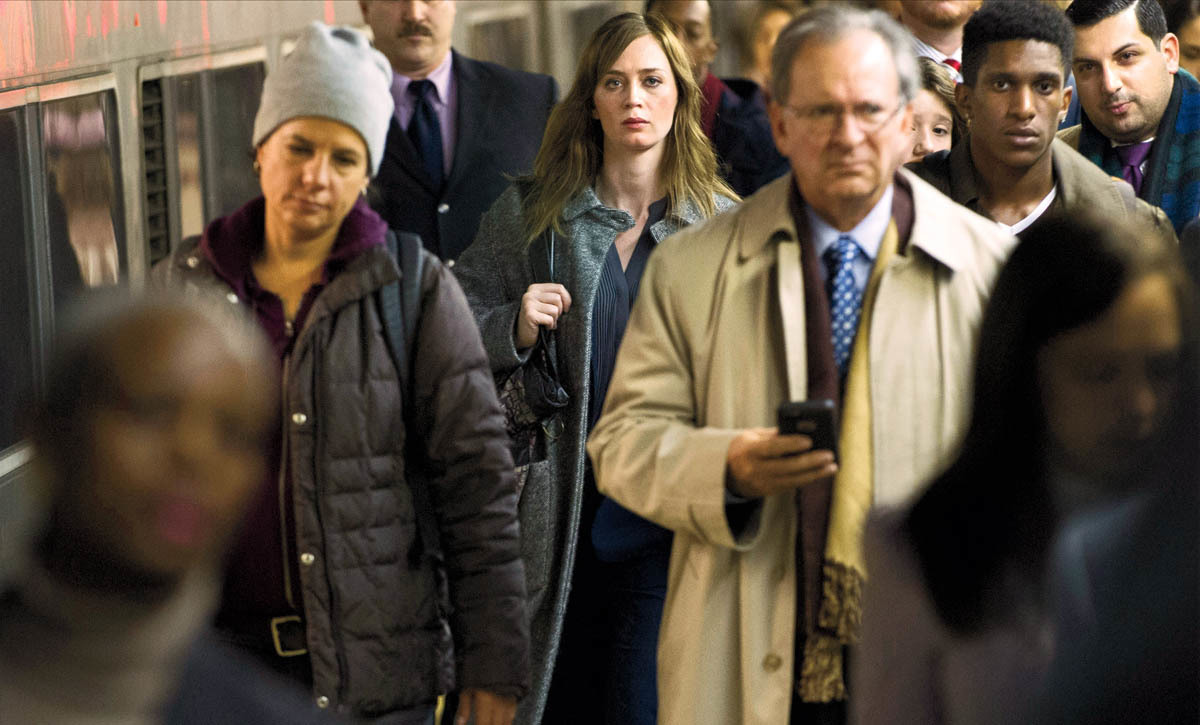 Large 539a1d57a19628ae7c7515990f740760 fl16 girl on the train 01 emily blunt 9999 12 22 15 0222 0