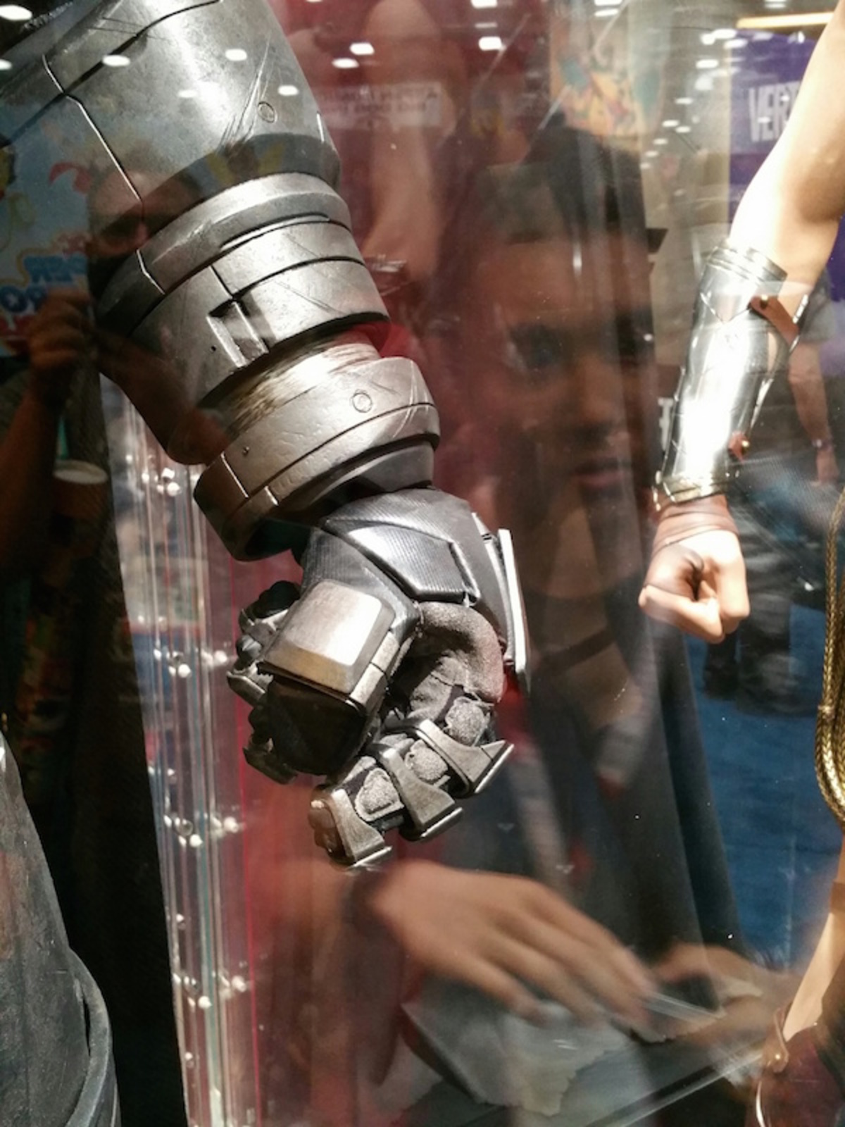 Large 69605bf1616db07eece2a37e656f9f8c batman v superman armor image comic con 2015