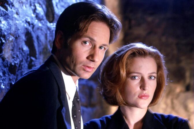 David Duchovny och Gillian Anderson som FBI-agenterna Fox Mulder och Dana Scully i den ikoniska originalserien.
