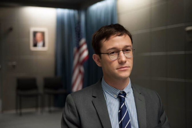 Vi tävlar ut 10 biobiljetter till Oliver Stones ”Snowden”