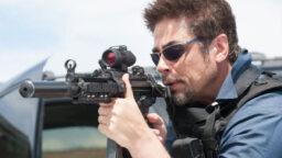Benicio Del Toro är fantastisk i en av 2015 års bästa thrillers – streamar nu på Max