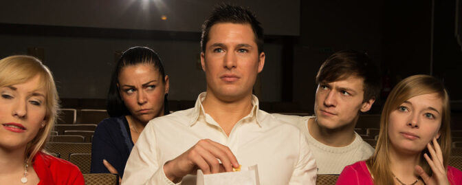 5 saker som alltid irriterar när svenskarna går på bio