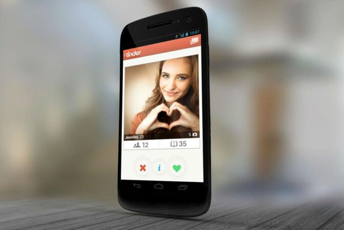 Hemska Tinder-dejter blir komedi