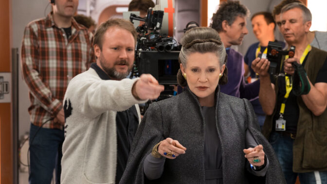 Rian Johnson och Carrie Fisher vid inspelningen av "Star Wars: The Last Jedi"