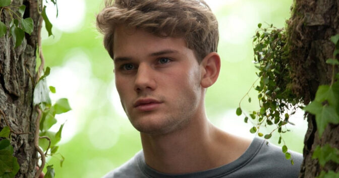 Jeremy Irvine till tv-serien ”Green Lantern”