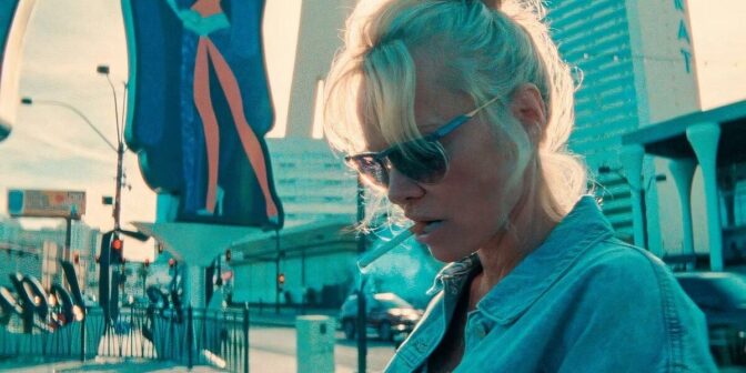 Pamela Anderson har lagt baddräkten på hyllan och satsar på drama.