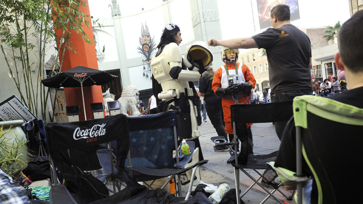 Large c928d1e96a5d6102f5b75b5a0d505bb3 la et hc 1209 star wars line awakens pictures 003