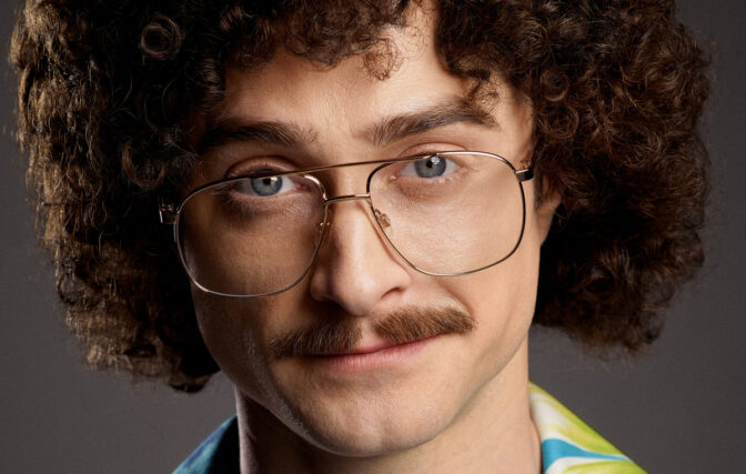 Daniel Radcliffe som "Weird Al" Yankovic i den absolut jättesanna filmen om hans liv.