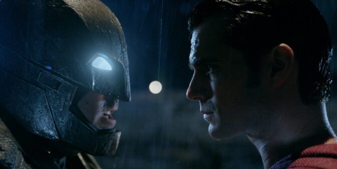 Laddat möte mellan Batman och Superman i nya trailern