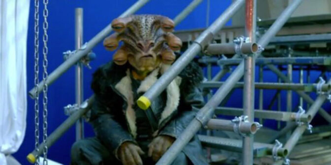 Häng med Warwick Davis bakom kulisserna på Han Solo-filmen