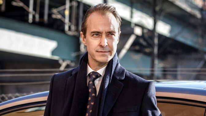 Jonas Karlsson stjäl showen i "Beck – Inferno".