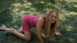 Kvällens TV-tips: ”Vild, fräck romcom” från 2023 chockade moralpoliserna