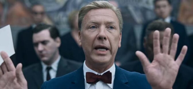 Mikael Persbrandt som Dag Hammarskjöld.