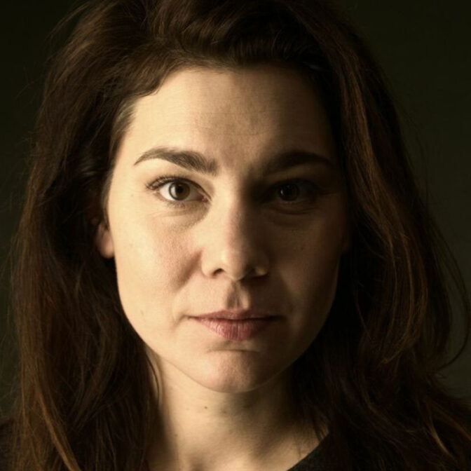 Lisa Aschan låser in Pernilla August i nya filmen