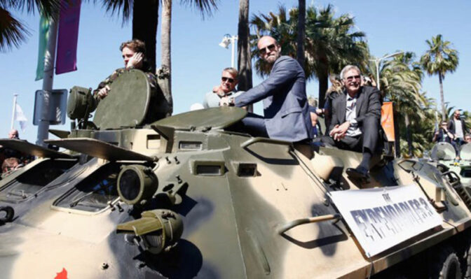 Cannes: ”Expendables”-gänget anlände i stridsvagn