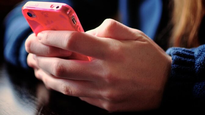 WTF: I Kina är det tillåtet att SMS:a på bio