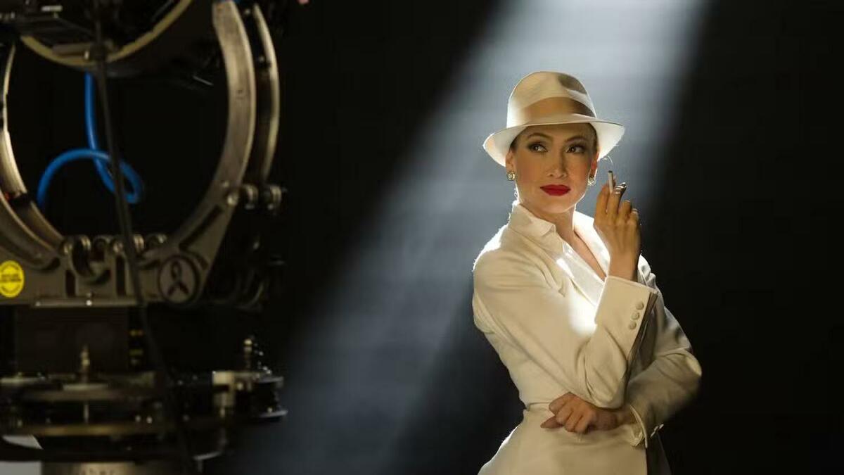 Large 2394c979f4b1b1bdaac50d4512724b28 jennifer lopez posing beneath a beam of light in kiss of the spider woman