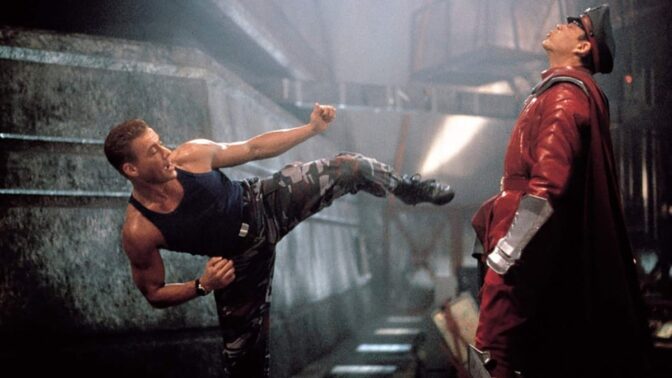 Jean-Claude Van Damme och Raul Julia i "Street Fighter" från 1994. 