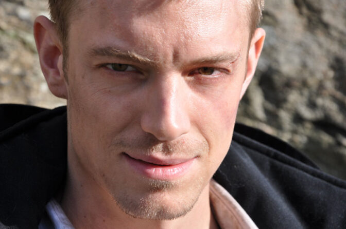 Joel Kinnaman klar för ”Arthur & Lancelot”