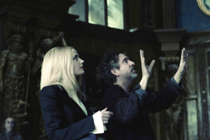 Tim Burtons ”Dark Shadows” kliver fram ur skuggorna