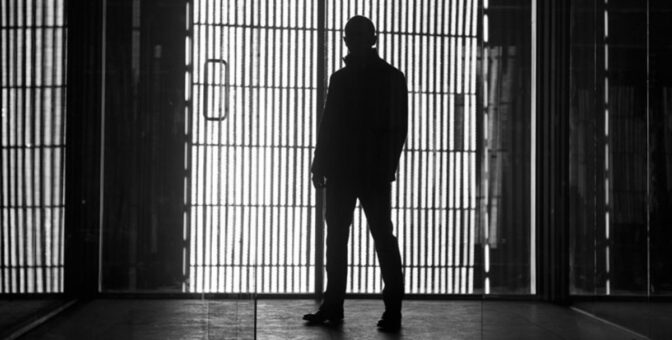 ”Skyfall”-författare skriver två Bondfilmer till