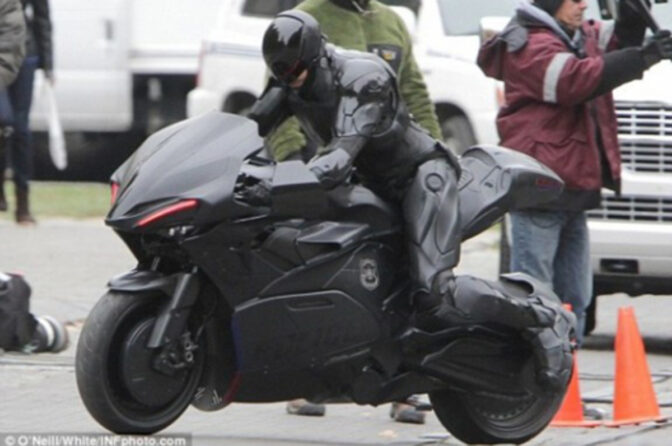 ”RoboCop” får vänta