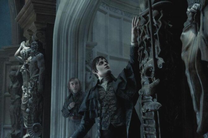 Nya bilder från ”Dark Shadows” – och trailern är på väg…