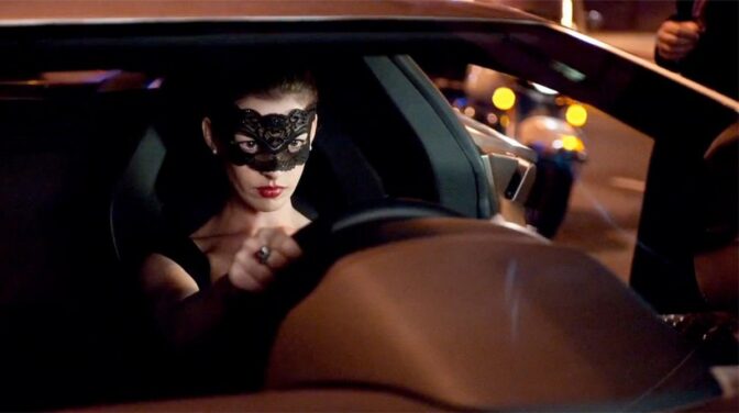 Catwoman kommer tillbaka – om Anne Hathaway får välja