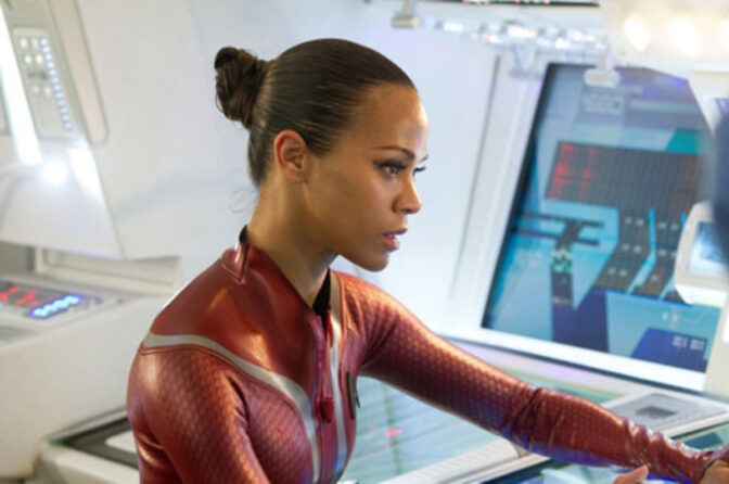 Zoe Saldana blir kvar i rymden