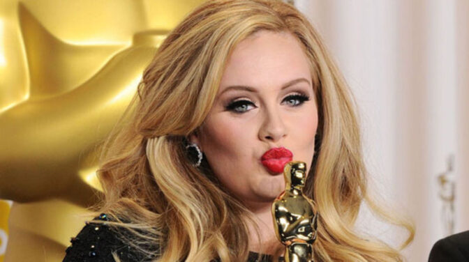 Adele kan sjunga för Bond igen