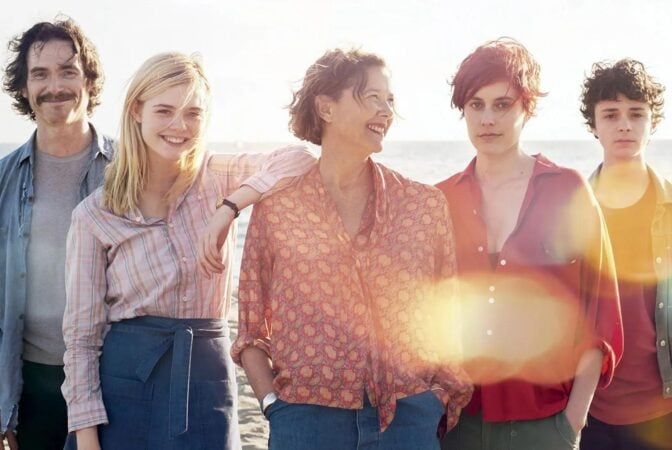 En strålande ensemble i coming-of-age-filmen "Alla tiders kvinnor"