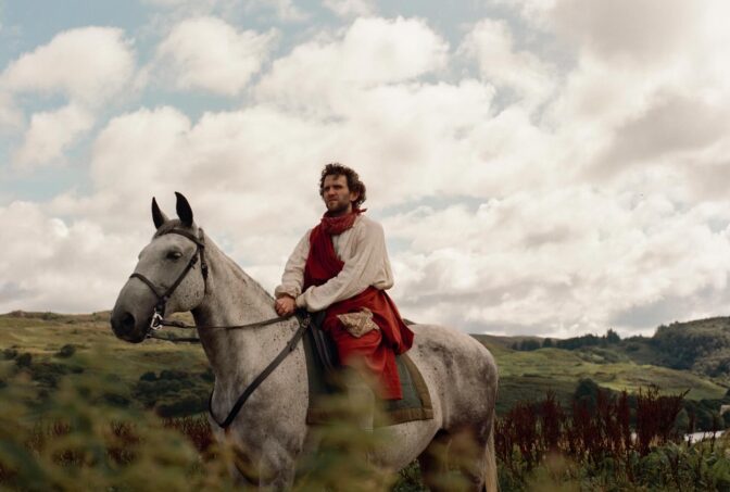 Harry Melling i "Harvest"