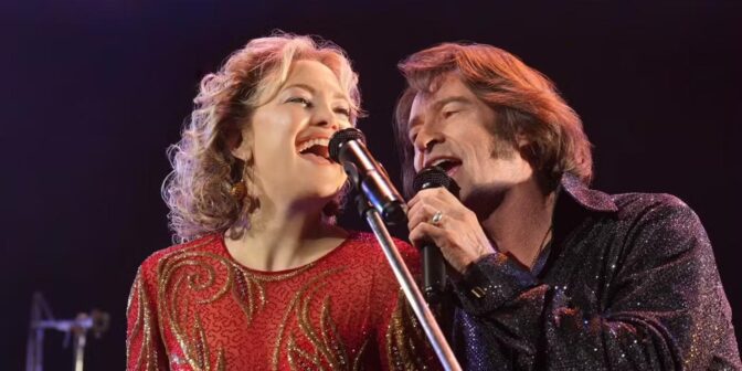 Hugh Jackman och Kate Hudson lirar ihop.