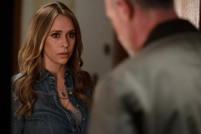 Jennifer Love Hewitt vill veta vad du gjorde förra sommaren. 