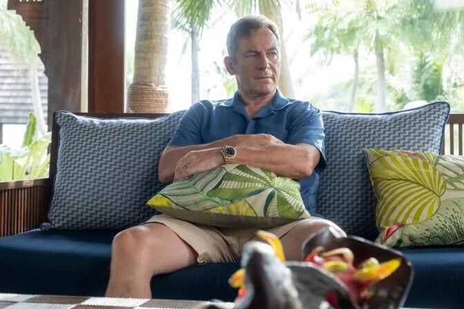 Ingen semesterro för Jason Isaacs i "The White Lotus"